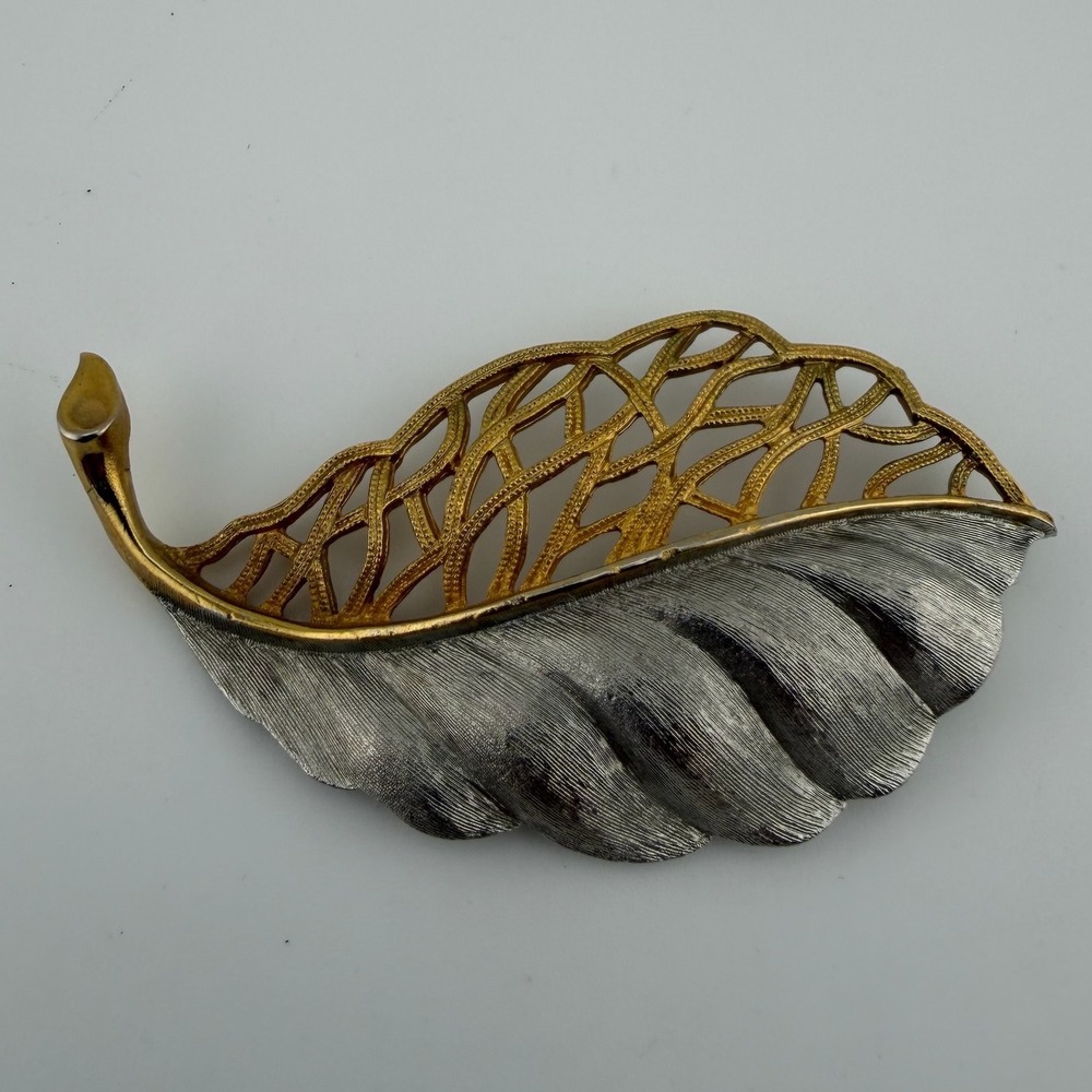 JJ Jonette Jewelry Vintage Leaf Brooch Two Tone Gold Silver Mixed Metal Pin